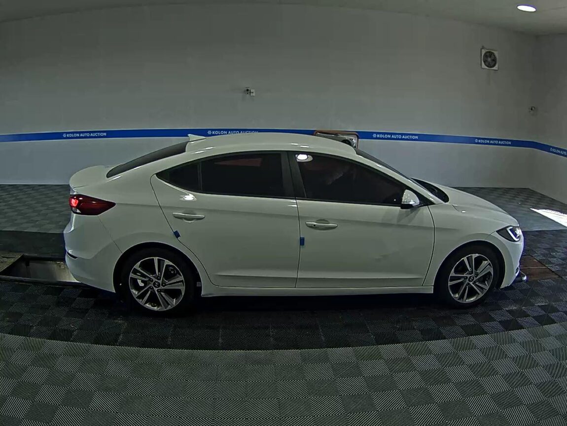 HYUNDAI AVANTE AD 1.6 GDi VALUE PLUS 2018 - zdjęcie 4