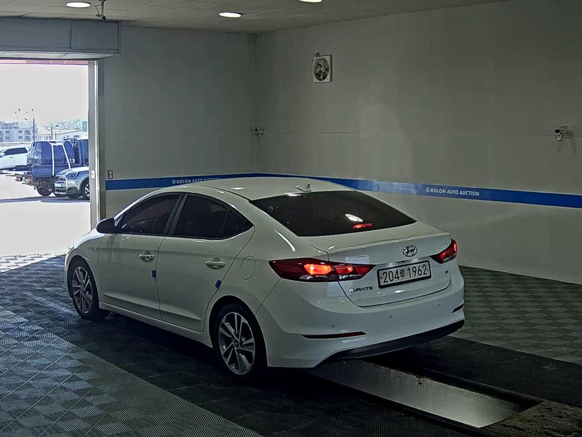 HYUNDAI AVANTE AD 1.6 GDi VALUE PLUS 2018 - zdjęcie 6