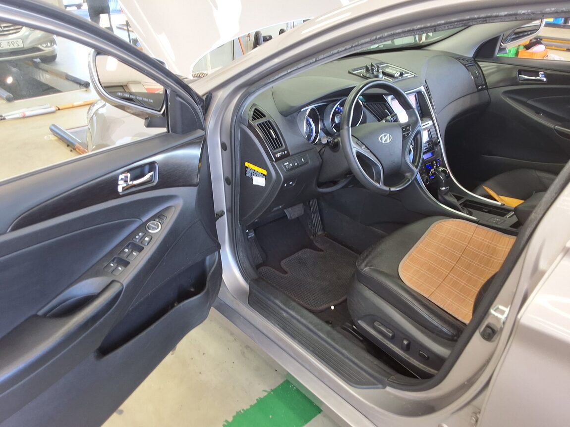 HYUNDAI YF SONATA CVVL LUXURY 2012 - zdjęcie 11
