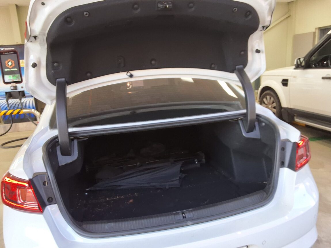 RENAULT (SAMSUNG) SM6 2.0 GDe LE 2016 - zdjęcie 16