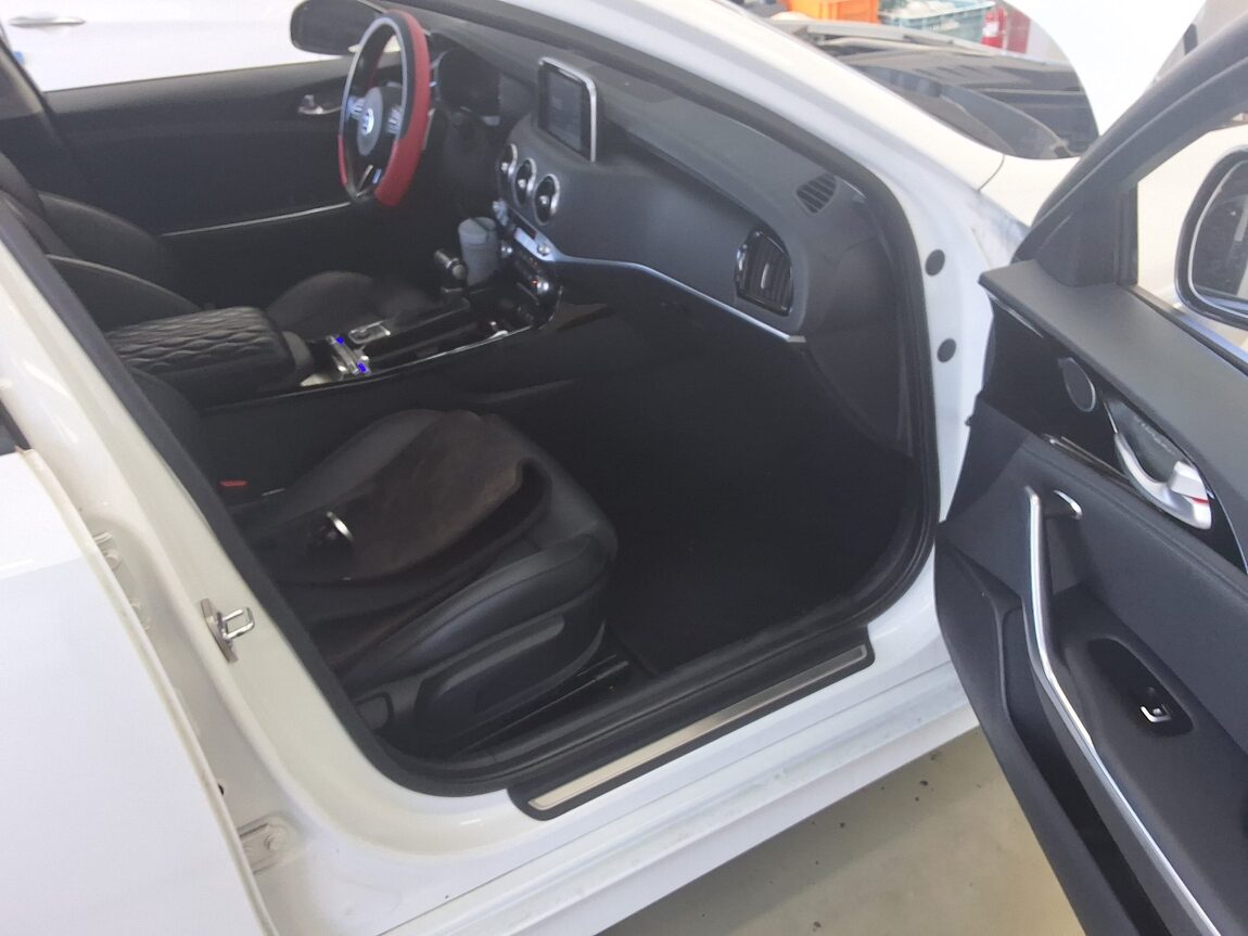 KIA STINGER 2.0 TURBO PRIME 2018 - zdjęcie 15