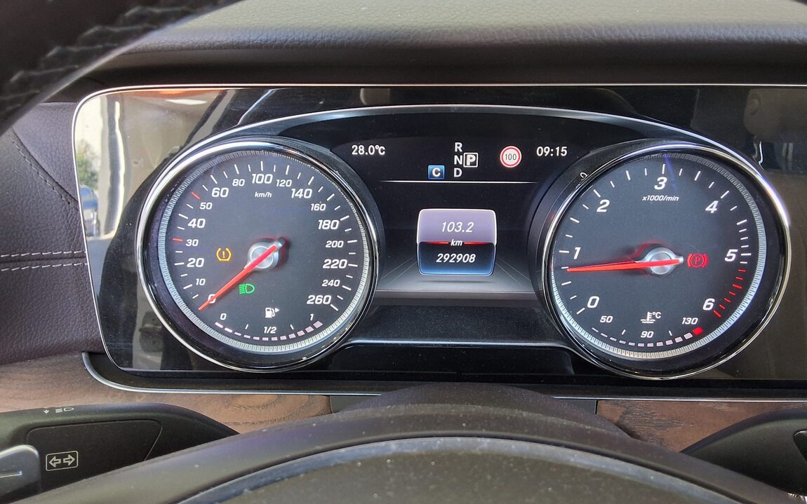 MERCEDES-BENZ E-CLASS (5TH GEN) E220d EXCLUSIVE 2017 - zdjęcie 9