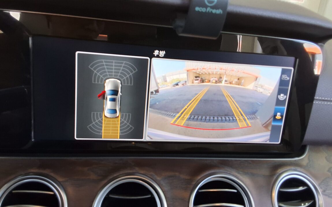 MERCEDES-BENZ E-CLASS (5TH GEN) E220d EXCLUSIVE 2017 - zdjęcie 19