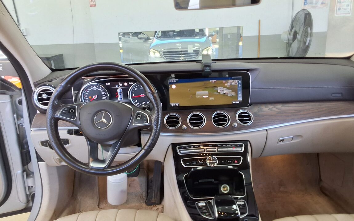 MERCEDES-BENZ E-CLASS (5TH GEN) E220d EXCLUSIVE 2017 - zdjęcie 11