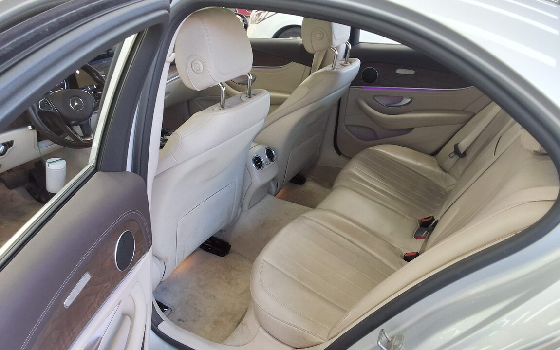MERCEDES-BENZ E-CLASS (5TH GEN) E220d EXCLUSIVE 2017 - zdjęcie 12