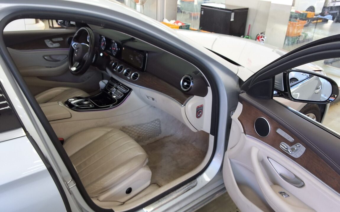 MERCEDES-BENZ E-CLASS (5TH GEN) E220d EXCLUSIVE 2017 - zdjęcie 14