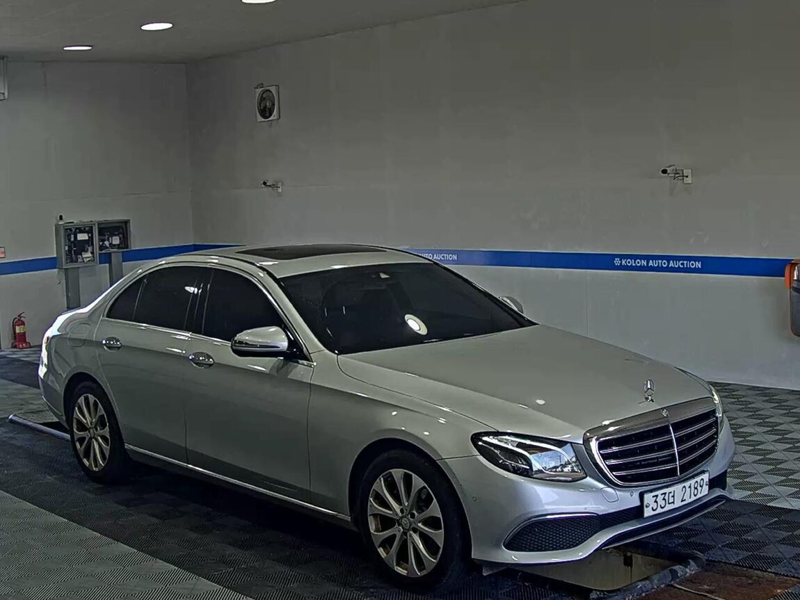 MERCEDES-BENZ E-CLASS (5TH GEN) E220d EXCLUSIVE 2017 - zdjęcie 3