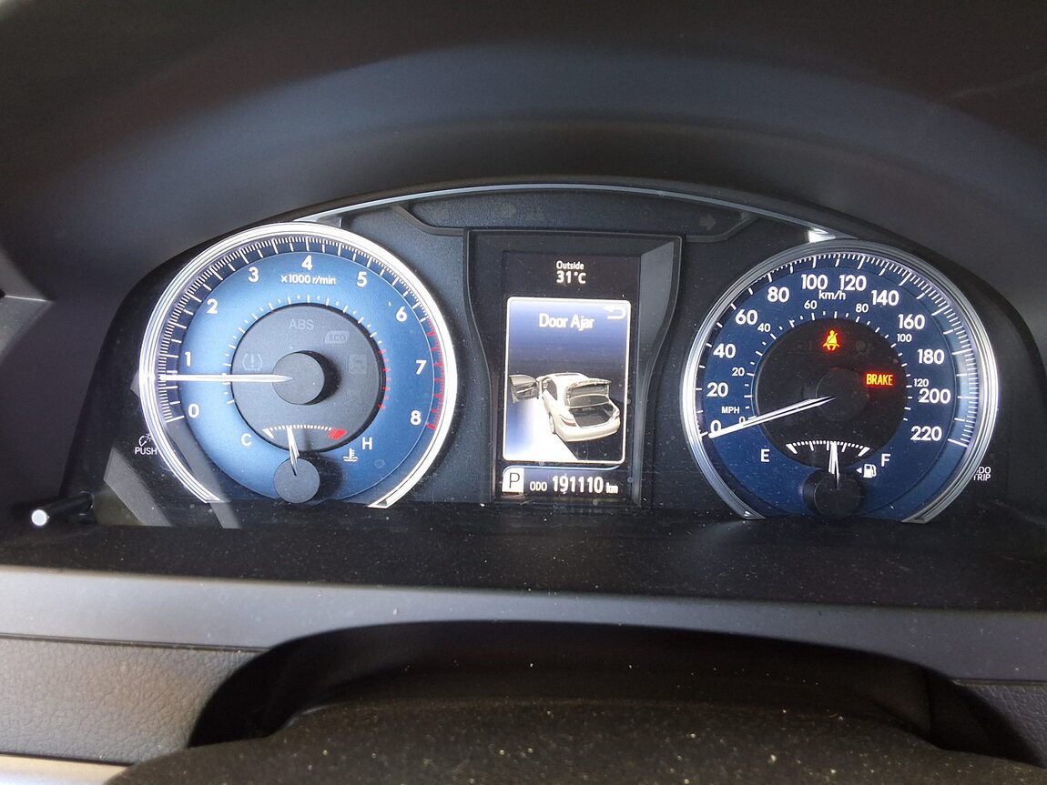 TOYOTA CAMRY (9TH GEN) 2.5 XLE 2015 - zdjęcie 9