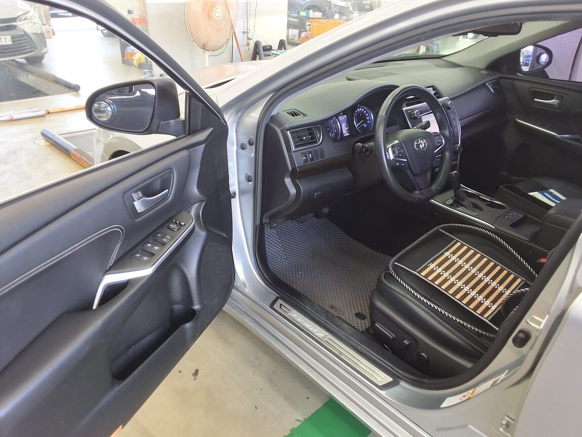TOYOTA CAMRY (9TH GEN) 2.5 XLE 2015 - zdjęcie 10