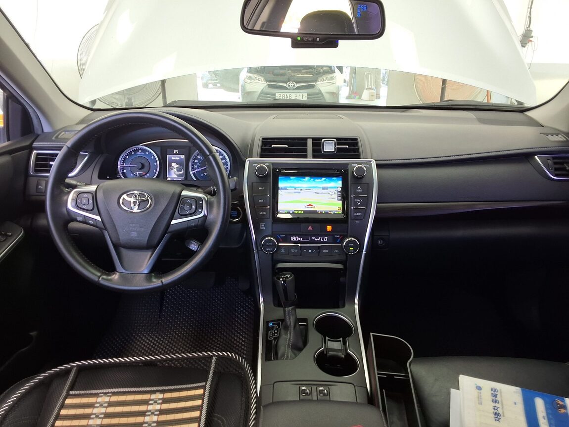 TOYOTA CAMRY (9TH GEN) 2.5 XLE 2015 - zdjęcie 11