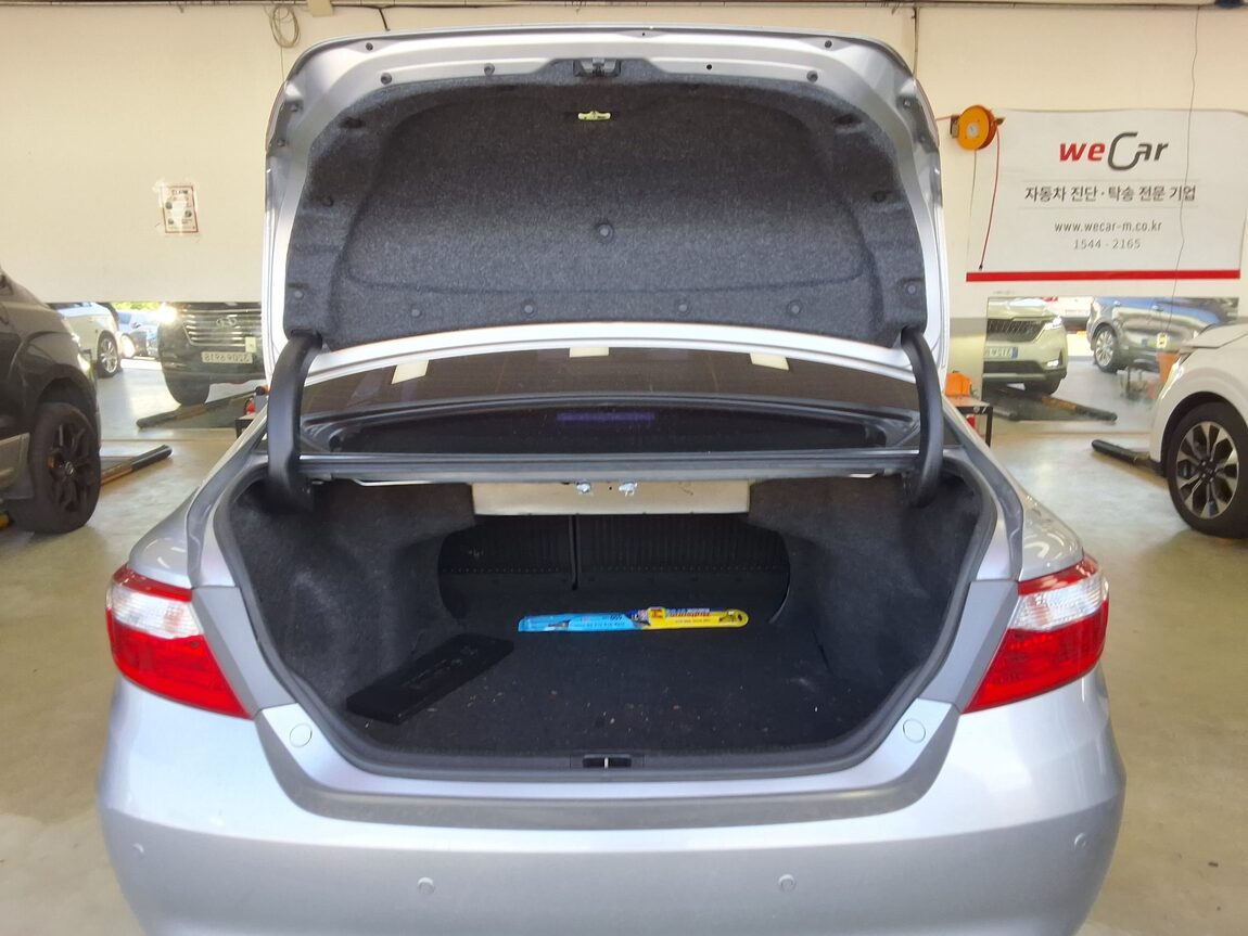 TOYOTA CAMRY (9TH GEN) 2.5 XLE 2015 - zdjęcie 15