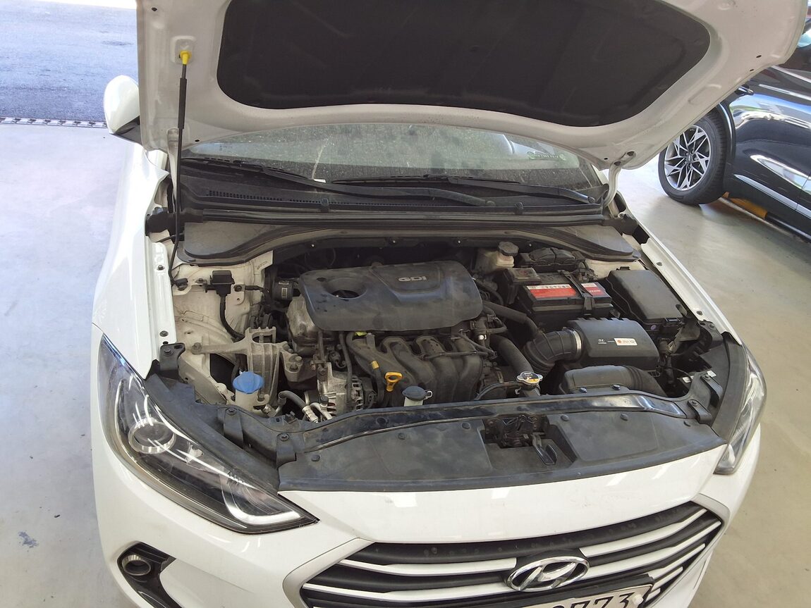 HYUNDAI AVANTE AD 1.6 GDi SMART 2016 - zdjęcie 18