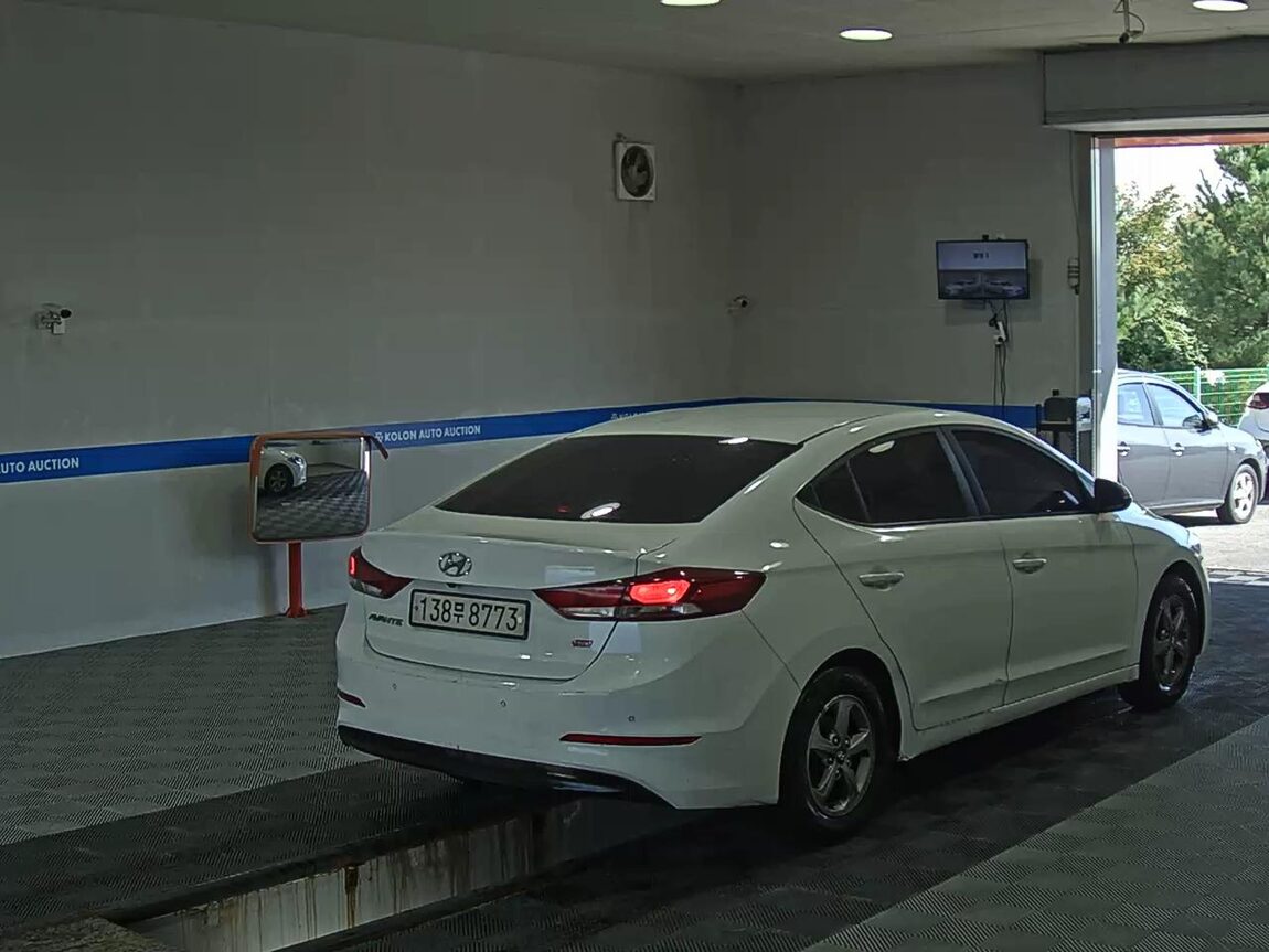 HYUNDAI AVANTE AD 1.6 GDi SMART 2016 - zdjęcie 5