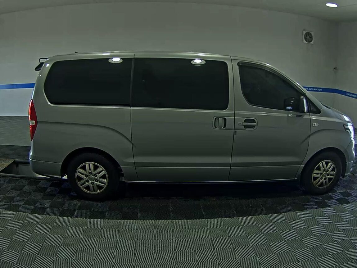 HYUNDAI THE NEW GRAND STAREX 5-SEATER DIESEL VAN SMART 2020 - zdjęcie 4
