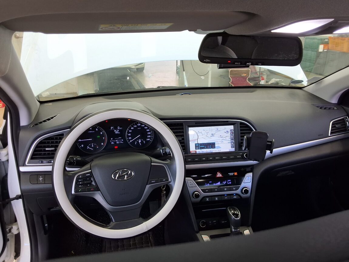 HYUNDAI AVANTE AD 1.6 GDi SMART 2016 - zdjęcie 11