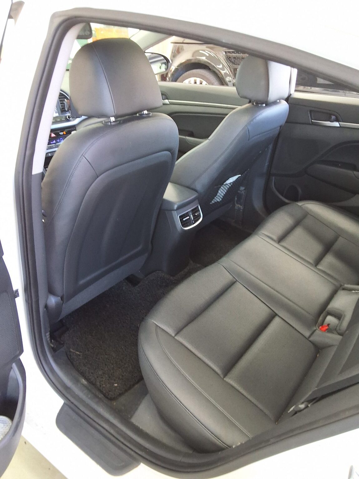 HYUNDAI AVANTE AD 1.6 GDi SMART 2016 - zdjęcie 12