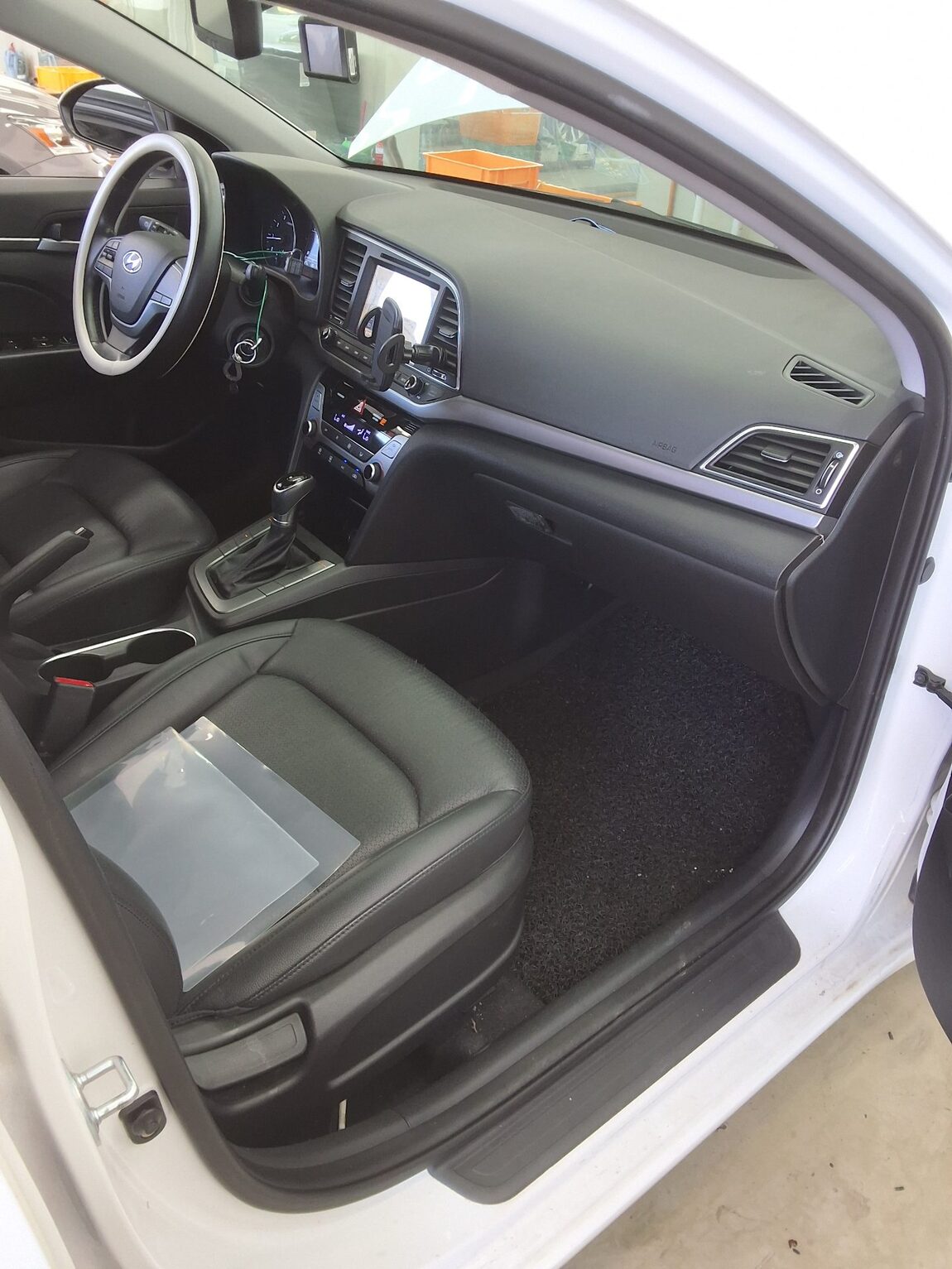 HYUNDAI AVANTE AD 1.6 GDi SMART 2016 - zdjęcie 14