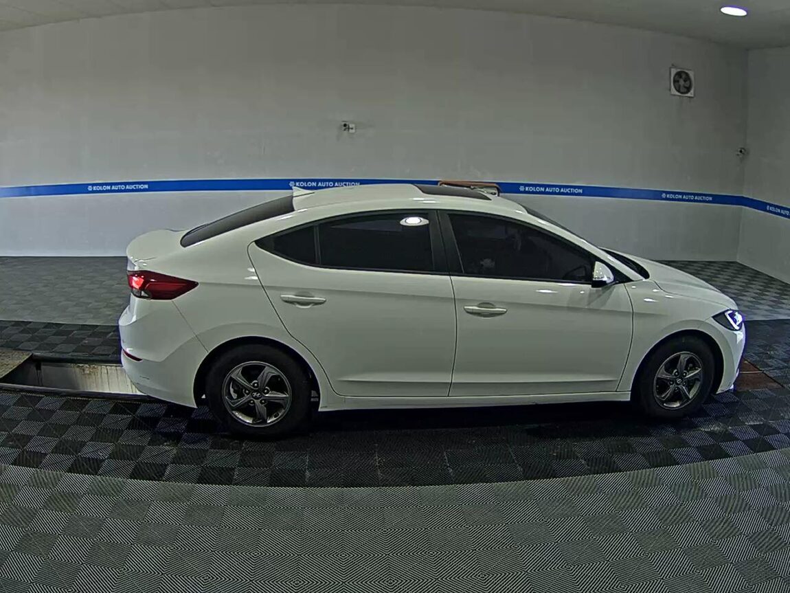 HYUNDAI AVANTE AD 1.6 GDi SMART 2016 - zdjęcie 4