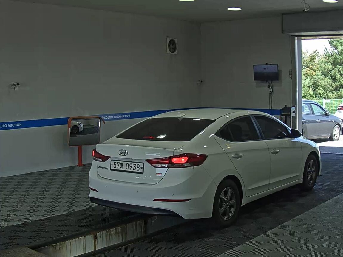 HYUNDAI AVANTE AD 1.6 GDi SMART 2016 - zdjęcie 5