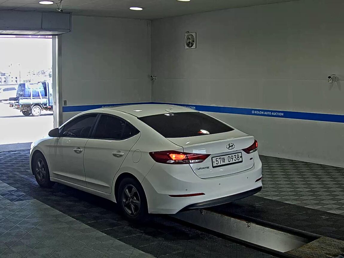 HYUNDAI AVANTE AD 1.6 GDi SMART 2016 - zdjęcie 6