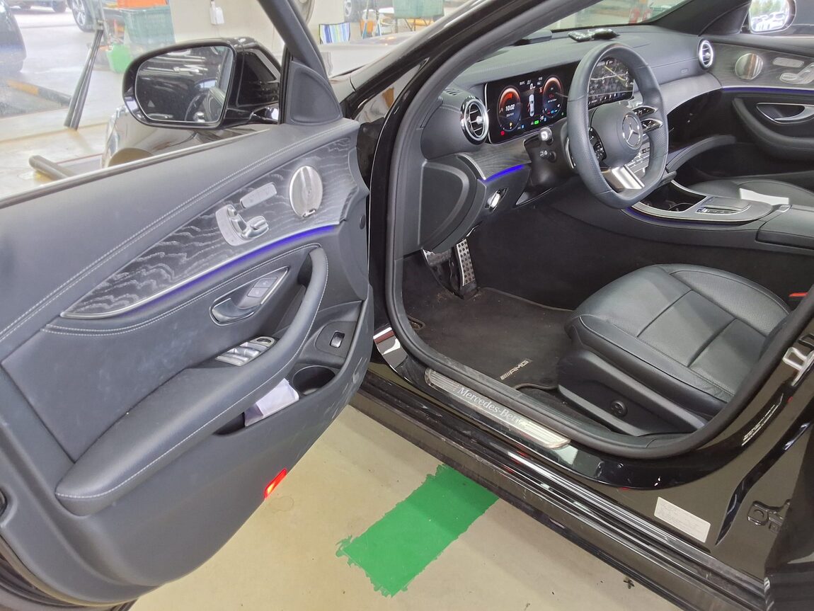 MERCEDES-BENZ E-CLASS (5TH GEN) E350 4MATIC AMG LINE 2022 - zdjęcie 11