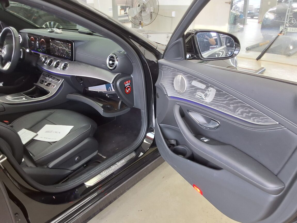 MERCEDES-BENZ E-CLASS (5TH GEN) E350 4MATIC AMG LINE 2022 - zdjęcie 19