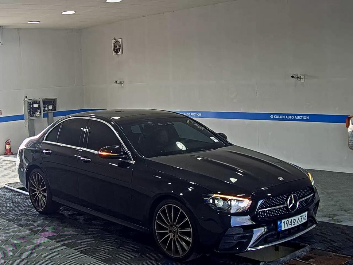 MERCEDES-BENZ E-CLASS (5TH GEN) E350 4MATIC AMG LINE 2022 - zdjęcie 3