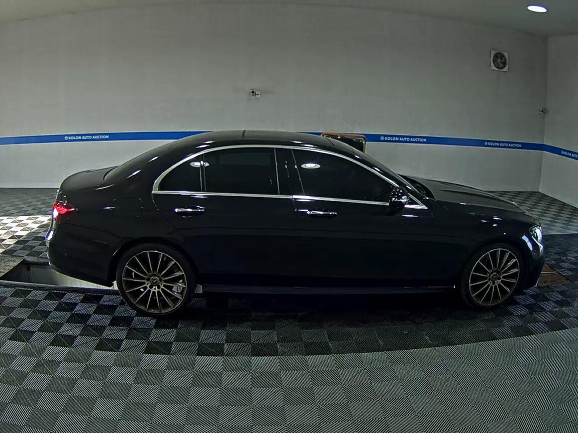 MERCEDES-BENZ E-CLASS (5TH GEN) E350 4MATIC AMG LINE 2022 - zdjęcie 4