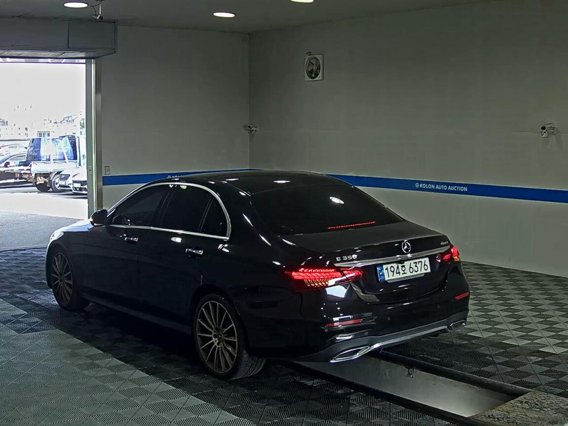 MERCEDES-BENZ E-CLASS (5TH GEN) E350 4MATIC AMG LINE 2022 - zdjęcie 6