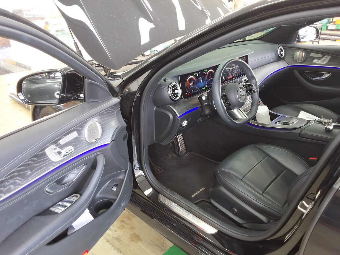 MERCEDES-BENZ E-CLASS (5TH GEN) E350 4MATIC AMG LINE 2022 - zdjęcie 12