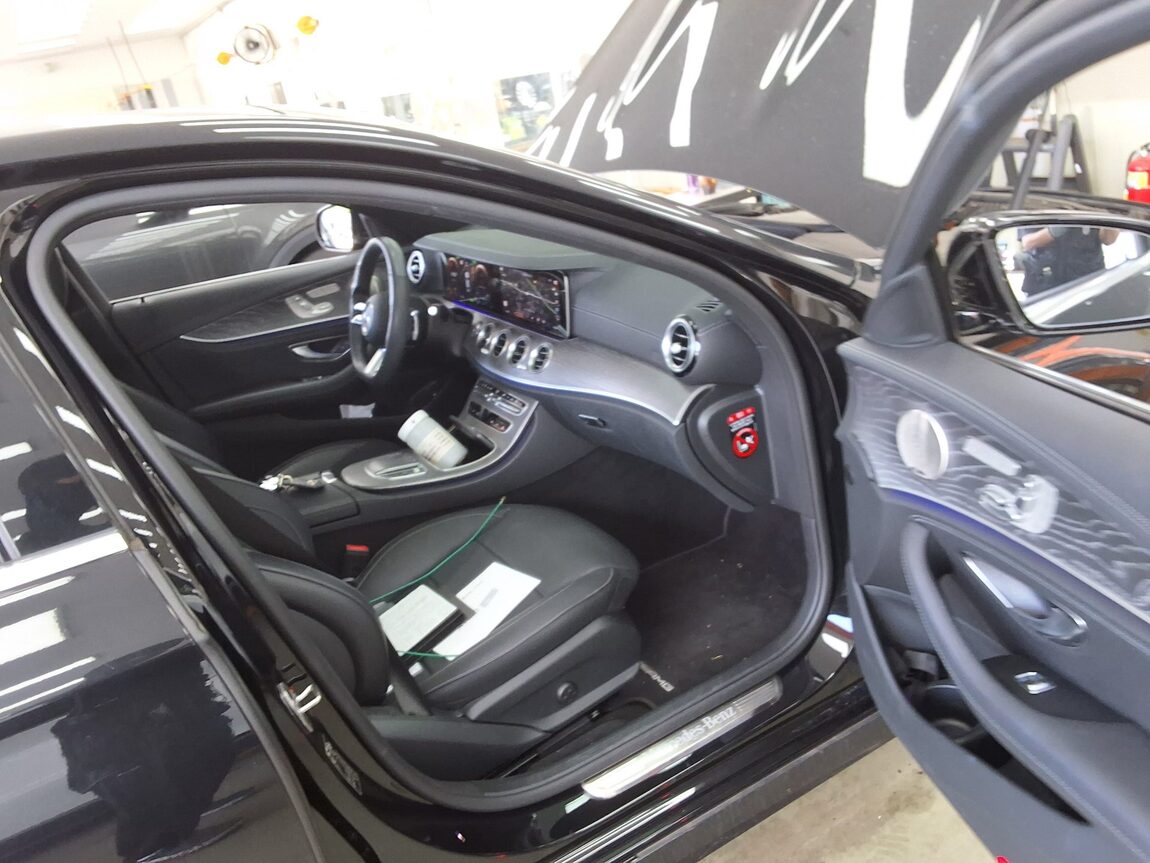 MERCEDES-BENZ E-CLASS (5TH GEN) E350 4MATIC AMG LINE 2022 - zdjęcie 20
