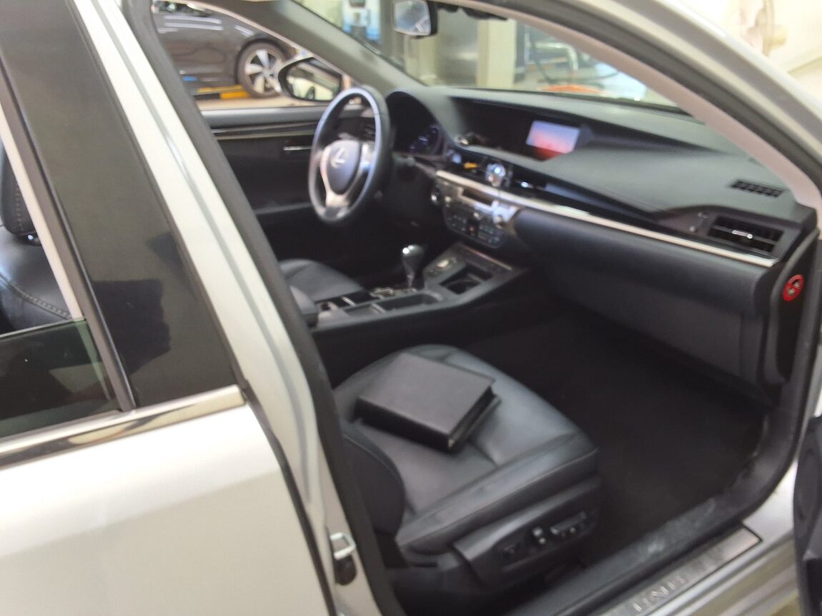 LEXUS ES (6TH GEN) 300h 2013 - zdjęcie 15