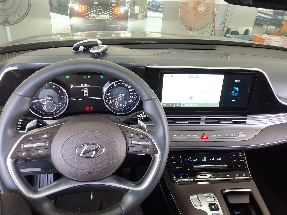 HYUNDAI THE NEW GRANDEUR IG GASOLINE 3.3 EXCLUSIVE 2022 - zdjęcie 17