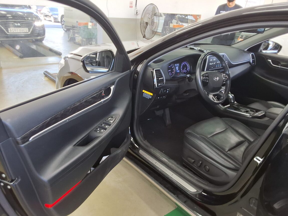 HYUNDAI GRANDEUR IG 3.0 GDi PREMIUM 2019 - zdjęcie 10