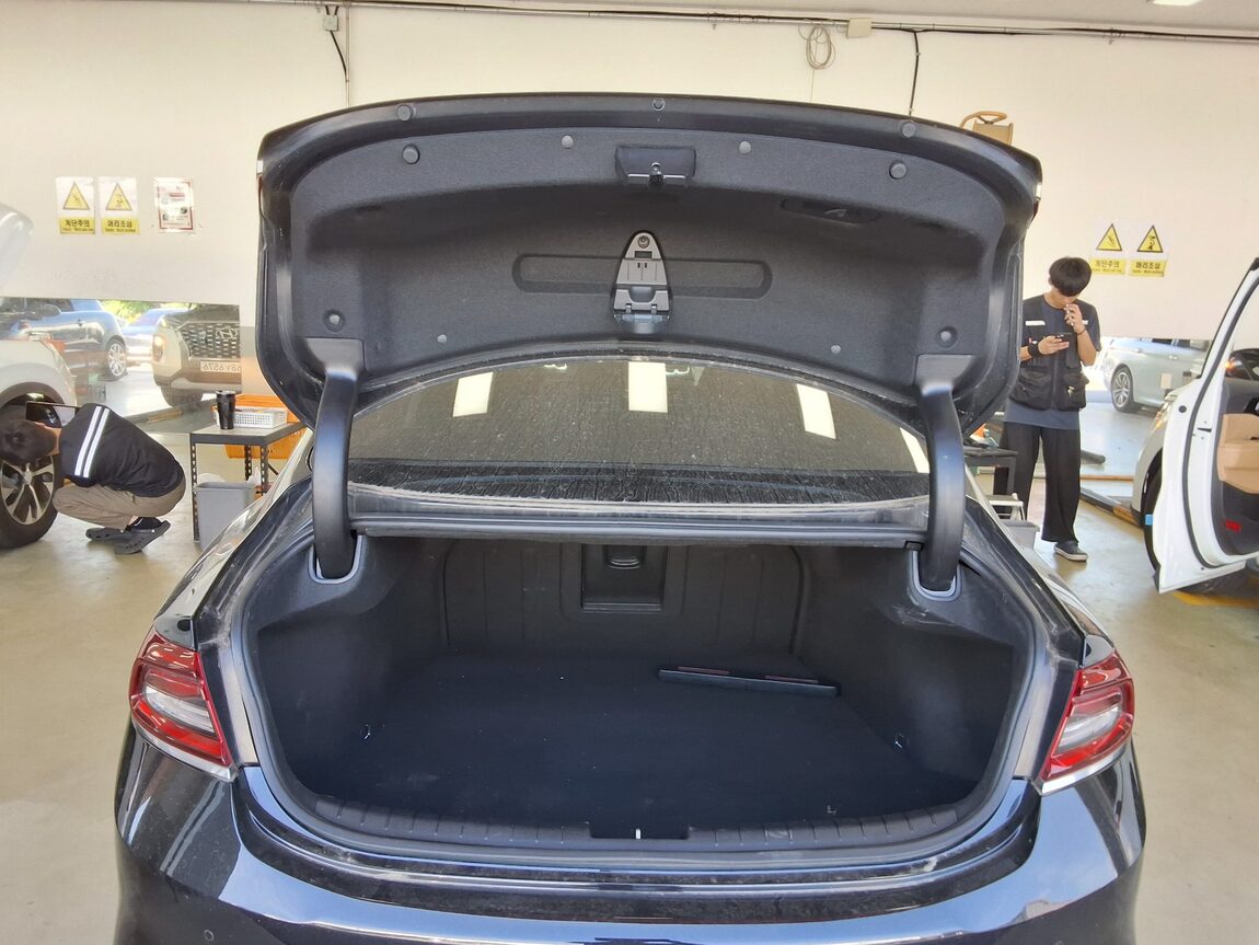 HYUNDAI GRANDEUR IG 3.0 GDi PREMIUM 2019 - zdjęcie 15
