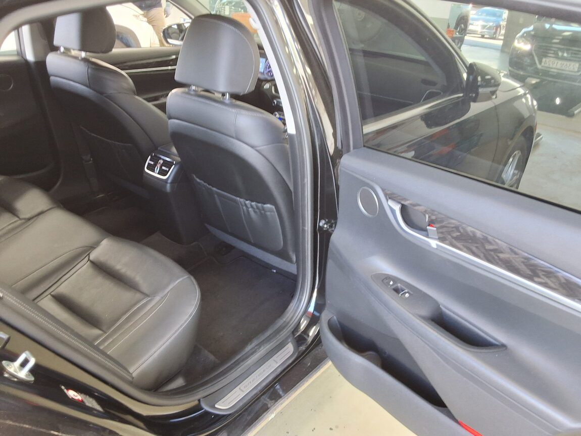 HYUNDAI GRANDEUR IG 3.0 GDi PREMIUM 2019 - zdjęcie 13