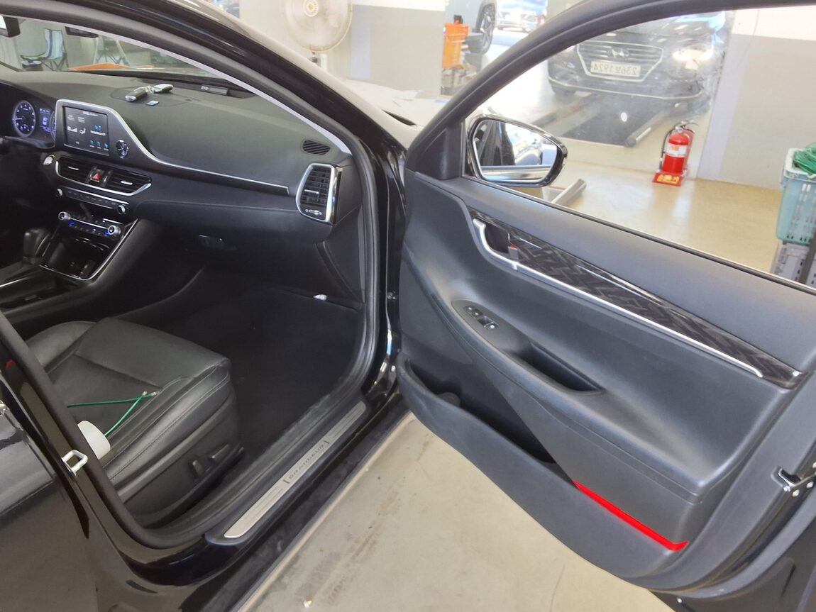 HYUNDAI GRANDEUR IG 3.0 GDi PREMIUM 2019 - zdjęcie 14