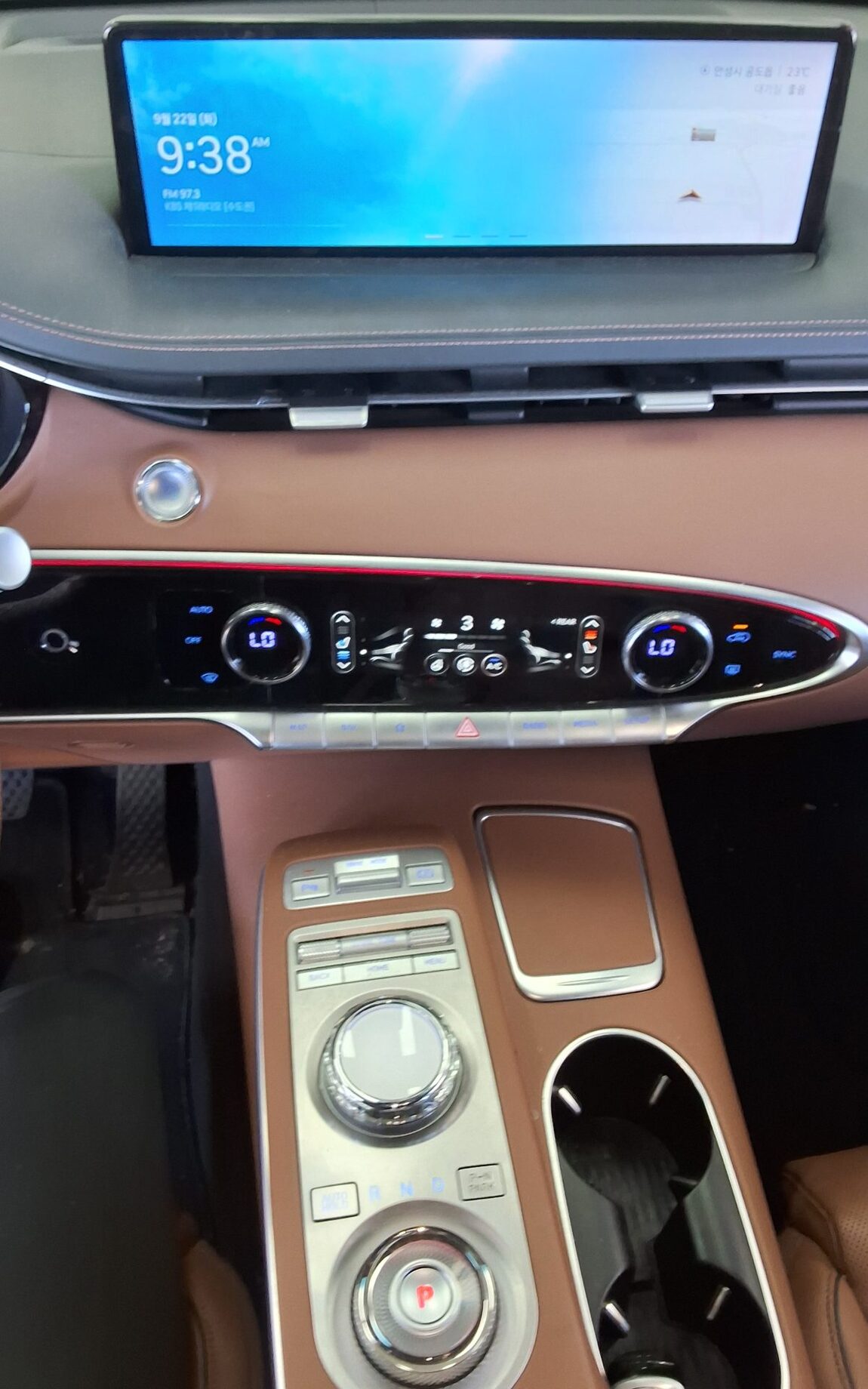 GENESIS GV70 2.5T 2WD BASE MODEL 2021 - zdjęcie 18
