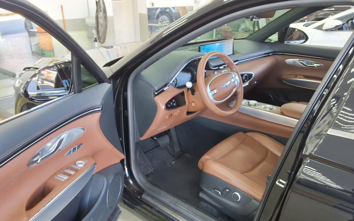 GENESIS GV70 2.5T 2WD BASE MODEL 2021 - zdjęcie 10