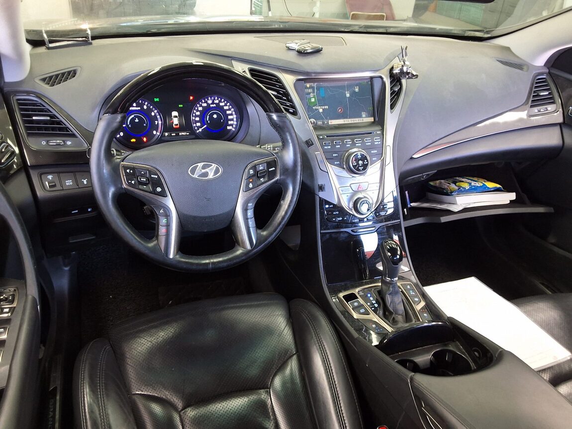 HYUNDAI GRANDEUR HG HG 300 ROYAL 2012 - zdjęcie 11