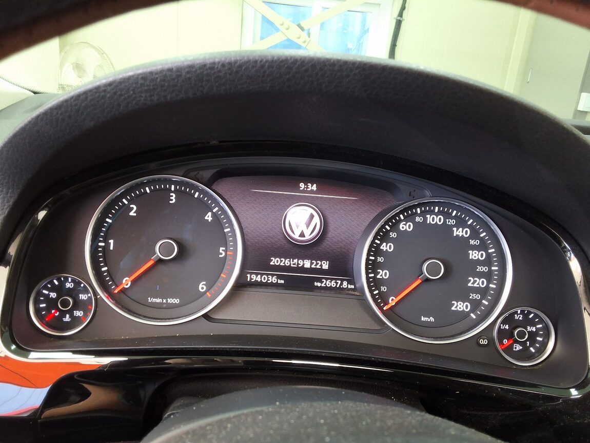 VOLKSWAGEN THE NEW TOUAREG (2ND GEN F/L) 3.0 V6 TDI BLUEMOTION PREMIUM 2016 - zdjęcie 10