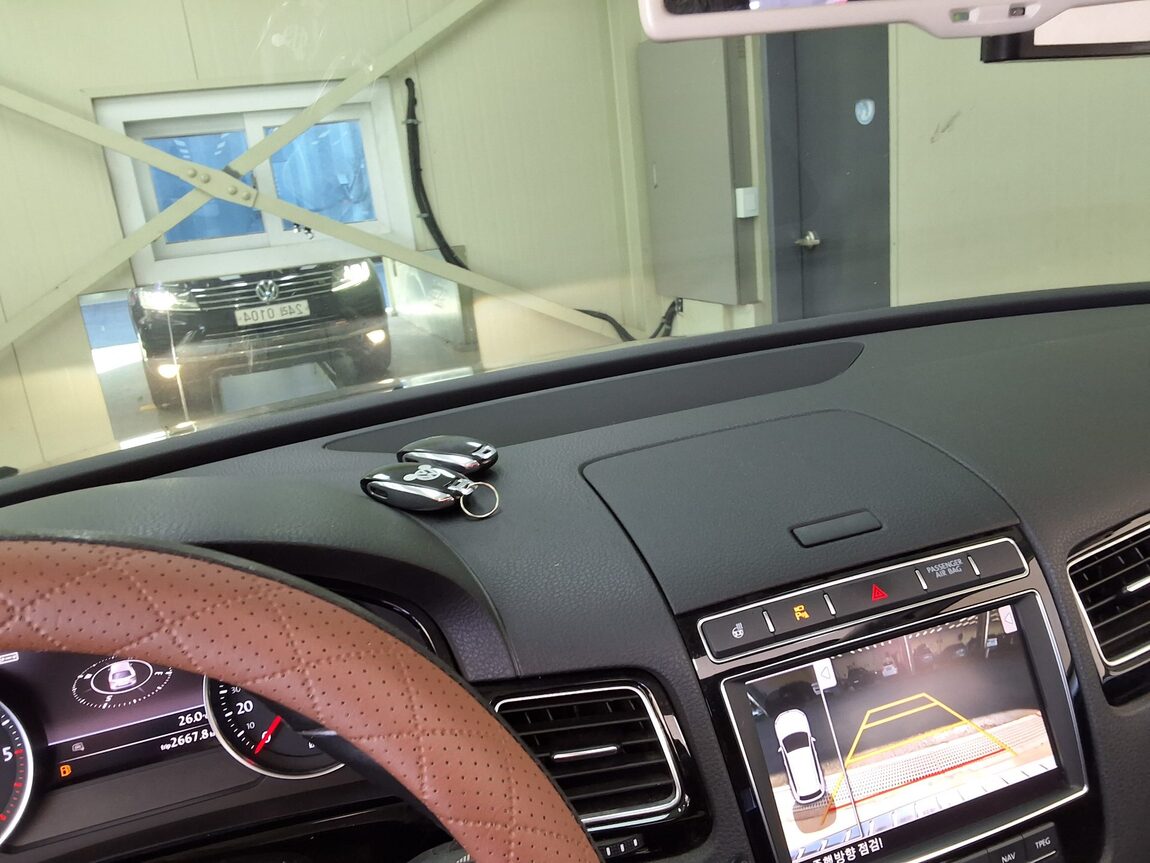 VOLKSWAGEN THE NEW TOUAREG (2ND GEN F/L) 3.0 V6 TDI BLUEMOTION PREMIUM 2016 - zdjęcie 26