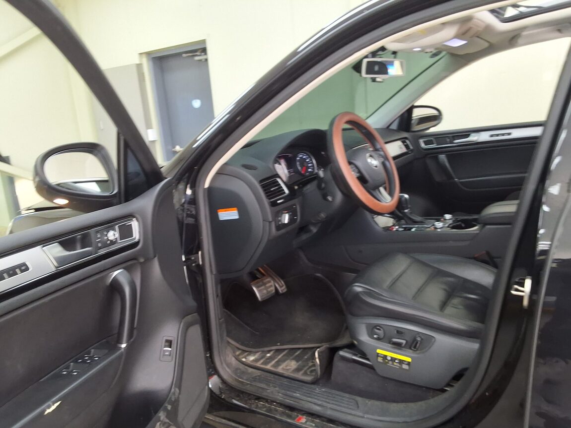 VOLKSWAGEN THE NEW TOUAREG (2ND GEN F/L) 3.0 V6 TDI BLUEMOTION PREMIUM 2016 - zdjęcie 11