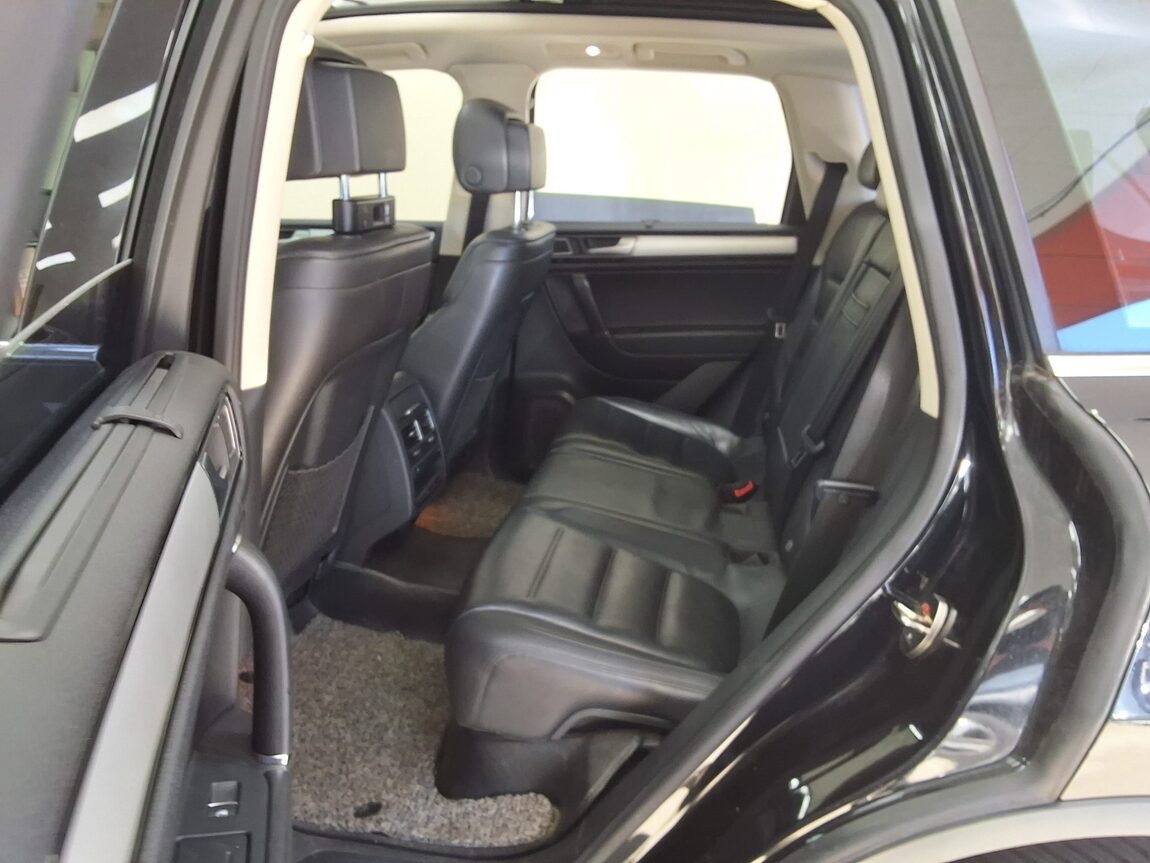 VOLKSWAGEN THE NEW TOUAREG (2ND GEN F/L) 3.0 V6 TDI BLUEMOTION PREMIUM 2016 - zdjęcie 13