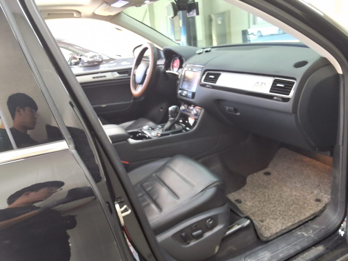 VOLKSWAGEN THE NEW TOUAREG (2ND GEN F/L) 3.0 V6 TDI BLUEMOTION PREMIUM 2016 - zdjęcie 16