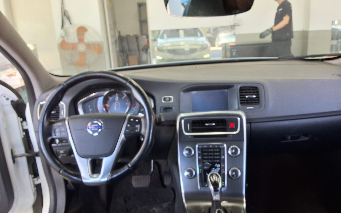 VOLVO S60 (2ND GEN) D2 2015 - zdjęcie 11