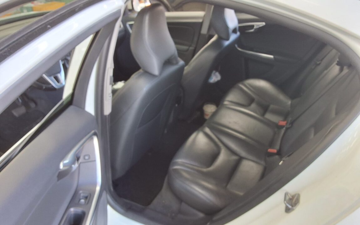 VOLVO S60 (2ND GEN) D2 2015 - zdjęcie 12