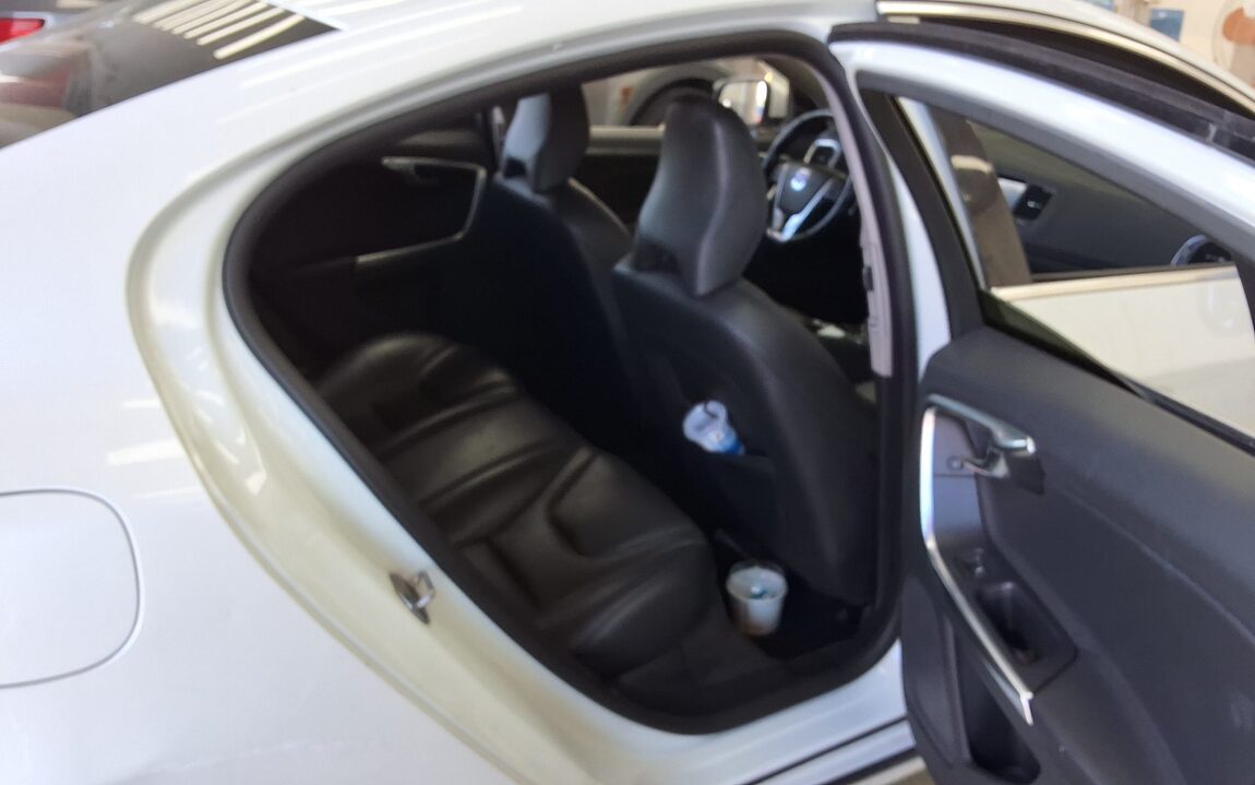 VOLVO S60 (2ND GEN) D2 2015 - zdjęcie 13