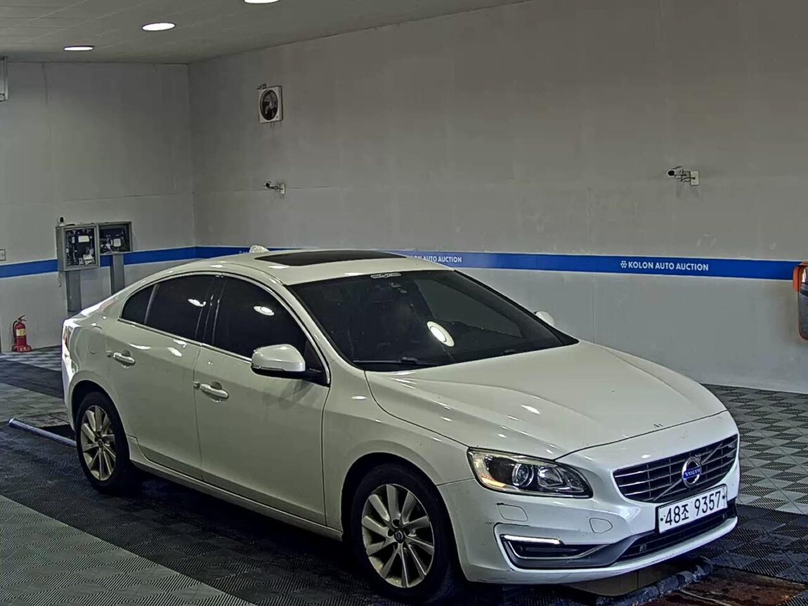 VOLVO S60 (2ND GEN) D2 2015 - zdjęcie 3