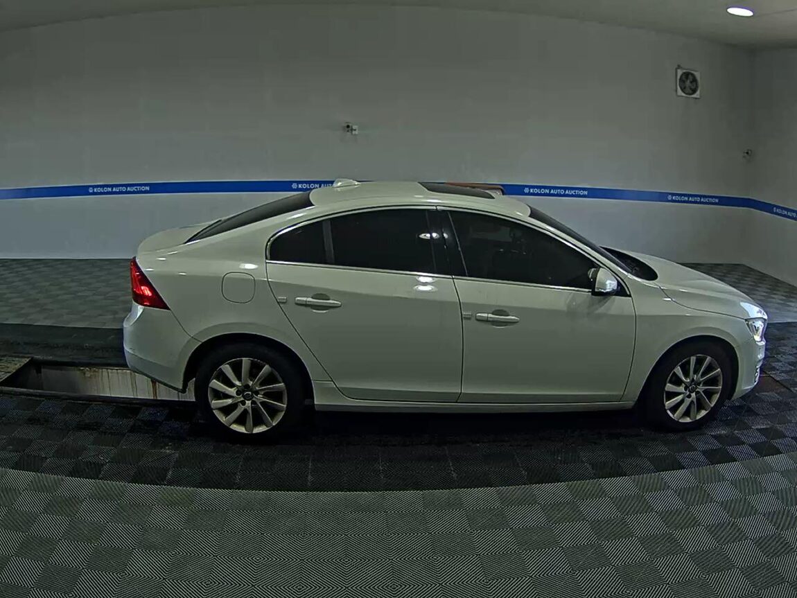 VOLVO S60 (2ND GEN) D2 2015 - zdjęcie 4